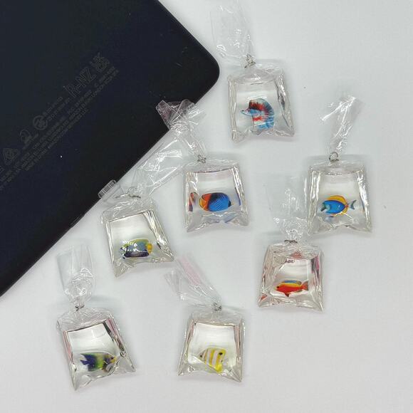Mini Fish Kindle Charms – Adorable Aquarium-Inspired Accessories - Picture 1 of 2
